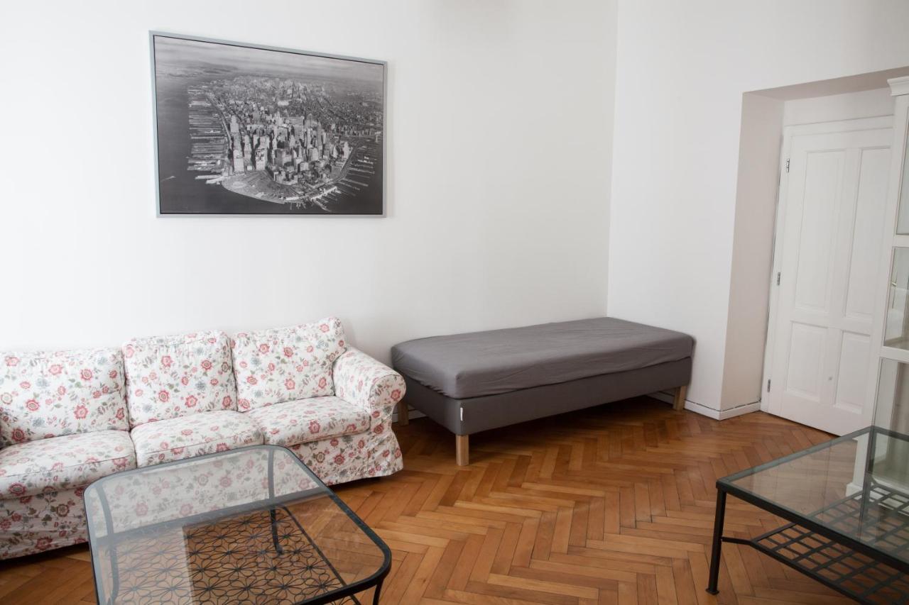 2B Pechackova Family Apartment With Balcony By The River Prague Exterior photo