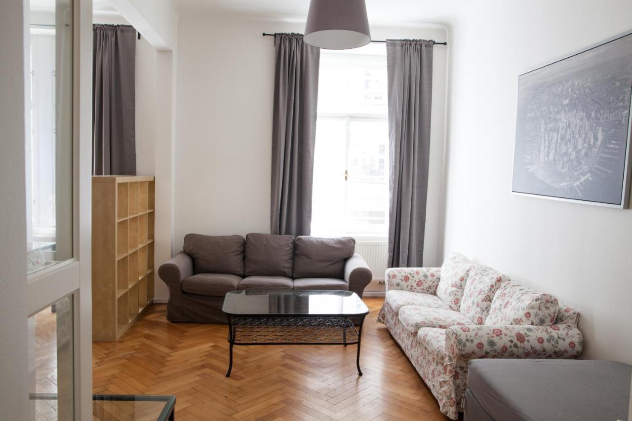 2B Pechackova Family Apartment With Balcony By The River Prague Exterior photo